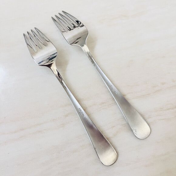 Lot of 4 MIKASA Symmetry-Sincerity Stainless Flatware 18/0 Glossy Plain Tips Up - Picture 6 of 8